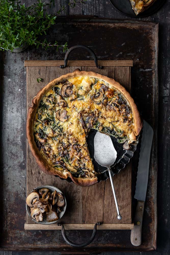 quiche met champignons en spinazie, vegetarische quiche met champignons, paddenstoelen quiche, hartige taart, herfst, recept