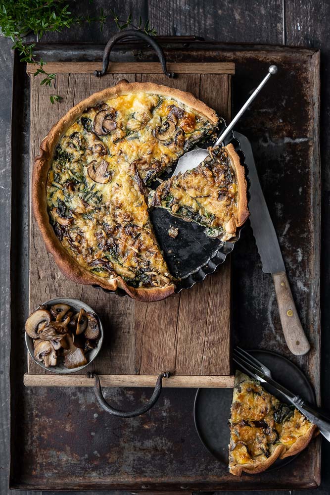 quiche met champignons en spinazie, vegetarische quiche met champignons, paddenstoelen quiche, hartige taart, herfst, recept