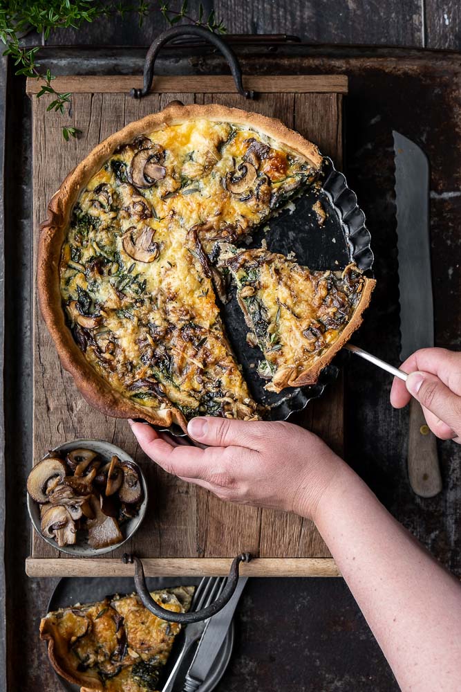 quiche met champignons en spinazie, vegetarische quiche met champignons, paddenstoelen quiche, hartige taart, herfst, recept