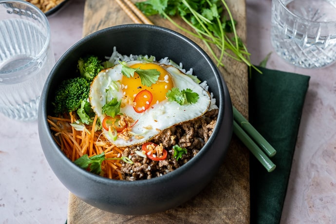 Rijst met pittig gehakt en gebakken ei, pittig gehakt recept, pittig gehakt kruiden, Koreaans gehakt, Korean beef bowl