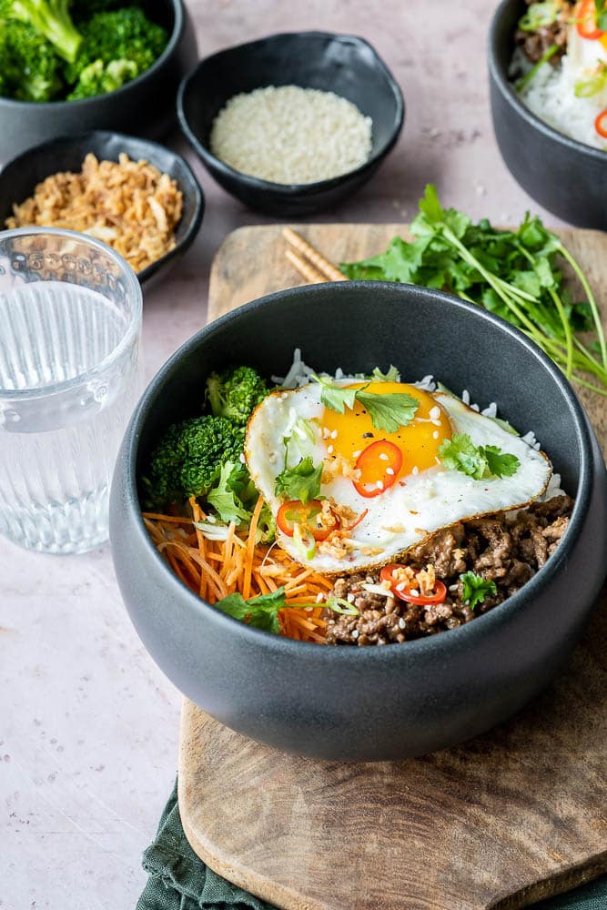 Rijst met pittig gehakt en gebakken ei, pittig gehakt recept, pittig gehakt kruiden, Koreaans gehakt, Korean beef bowl