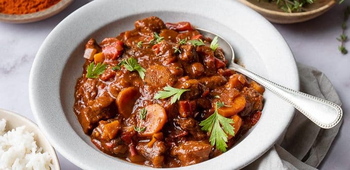 Hongaarse goulash, stoofschotel, Hongaars stoofvlees, stoofschotel met rundvlees en paprika