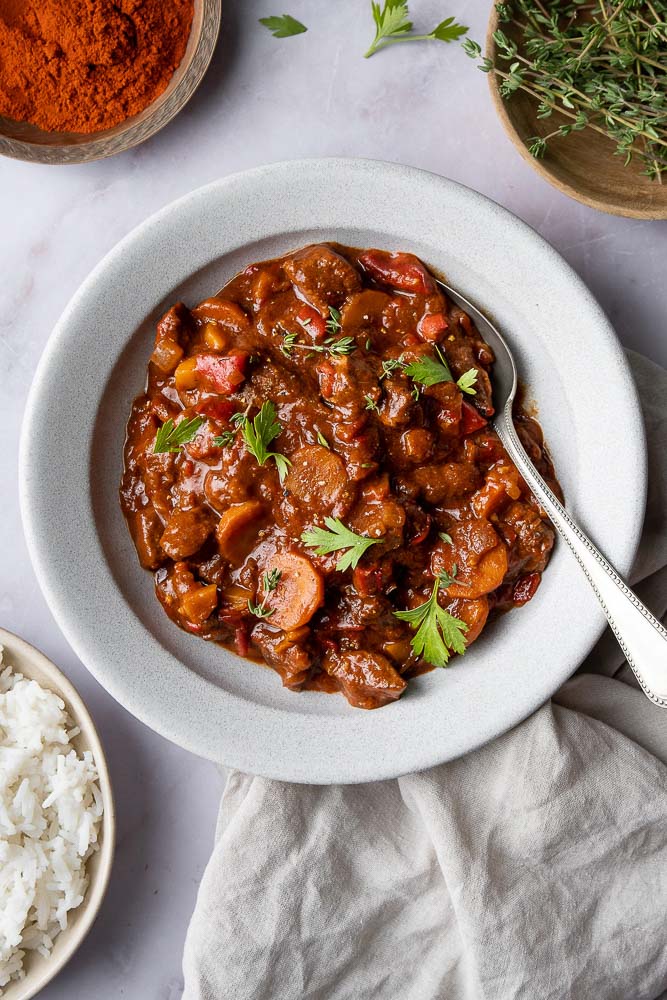 Hongaarse goulash, stoofschotel, Hongaars stoofvlees, stoofschotel met rundvlees en paprika