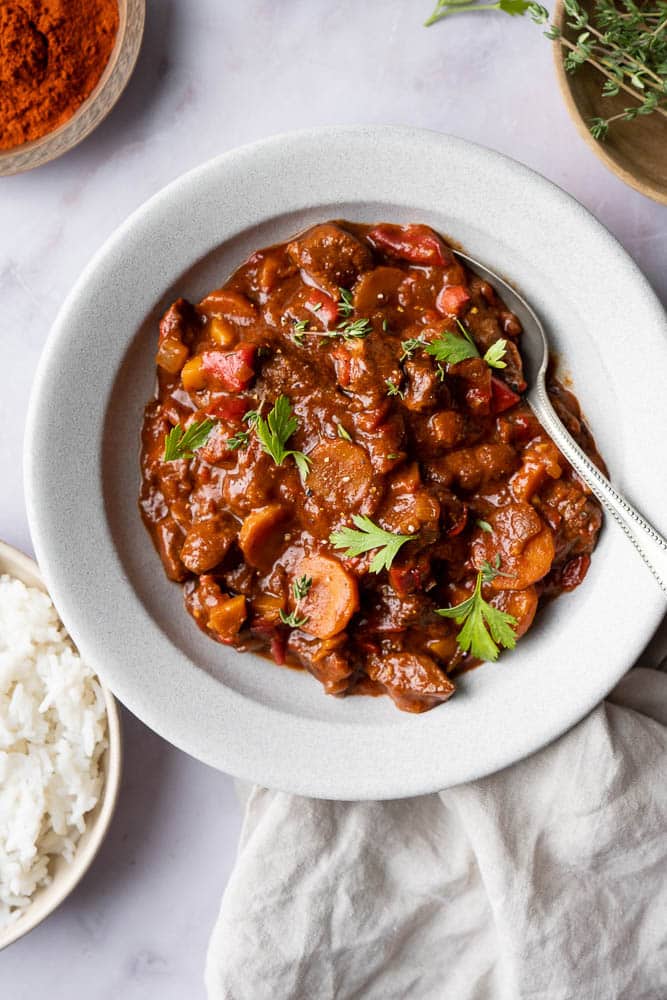 Hongaarse goulash, stoofschotel, Hongaars stoofvlees, stoofschotel met rundvlees en paprika