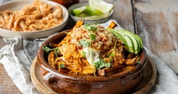 Loaded fries met BBQ pulled chicken loaded fries, loaded zoete aardappel friet, zoete aardappel friet met pulled chicken
