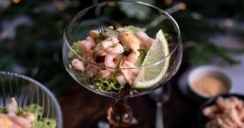 Garnalencocktail met avocado mousse Garnalencocktail, garnalen cocktail, klassieke garnalencocktail recept, avocado, simpel, cocktail garnalen, Hollandse garnalen, klassieke kerst recepten