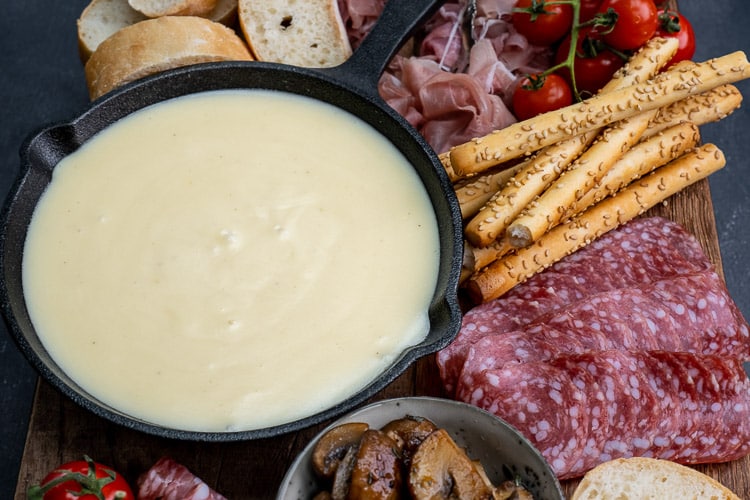 kaasfondue, kaasfondue maken, recept, allerlekkerste kaasfondue, welke kaas, welke dips, bijzondere kaasfondue, Italiaans recept