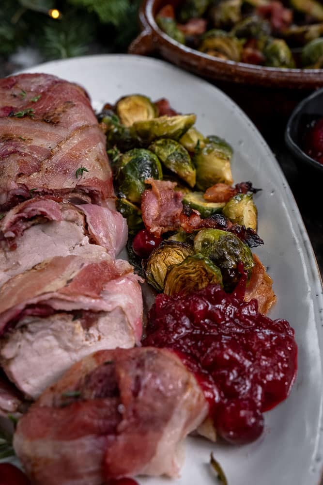 varkenshaas met spek en cranberry, varkenshaas uit de oven, varkenshaas recept, feestelijk, Kerst, varkenshaas, luxe recept