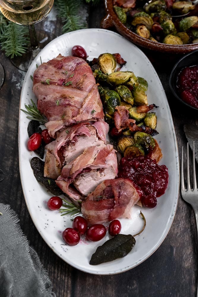 varkenshaas met spek en cranberry, varkenshaas uit de oven, varkenshaas recept, feestelijk, Kerst, varkenshaas, luxe recept