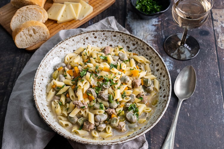 Italiaanse maaltijdsoep, gevulde maaltijdsoep recept, Italiaanse soep met pasta, Favo, bonensoep, pasta maaltijdsoep