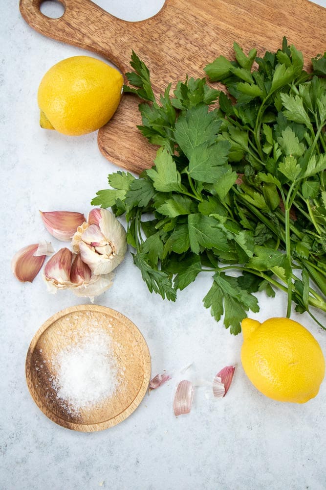 gremolata, gremolada, Italiaanse smaakmaker van peterselie, citroen en knoflook, fris bijgerecht, recept