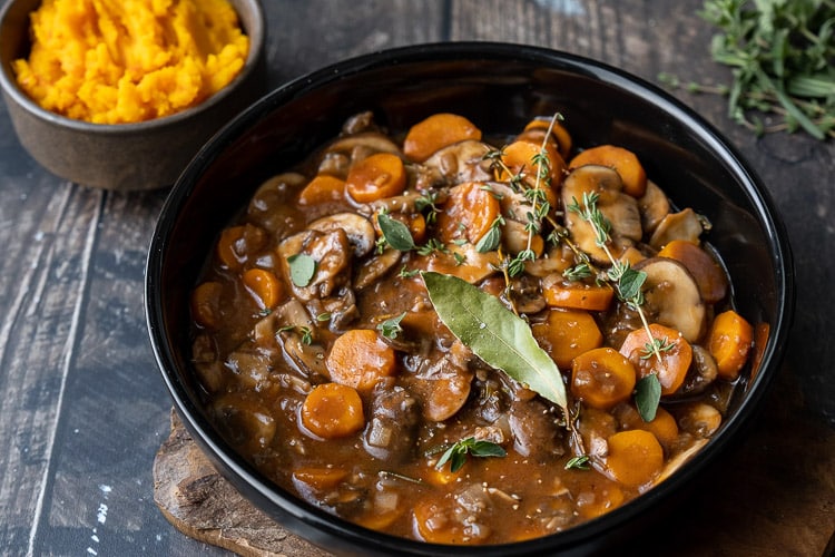 champignon stoofpot, champignon bourguignon , paddenstoelen stoofpotje, recept, vegetarische stoof