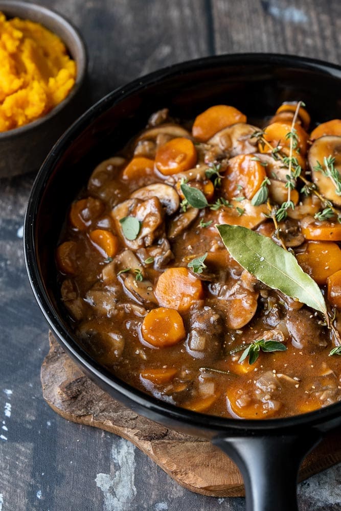 champignon stoofpot, champignon bourguignon , paddenstoelen stoofpotje, recept, vegetarische stoof