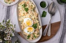 Huzarensalade, zelf huzarensalade maken, origineel recept, simpel, klassieke salade, bbq bijgerecht, Pasen, opmaken, recept