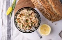 zalmsalade, zalm salade, recept, zalmslaatje, ouderwetse zalmsalade, klassieke zalmsalade, smeerbaar, voor op toast, borrel, borrelhapje, zalmsalade uit blik, luxe