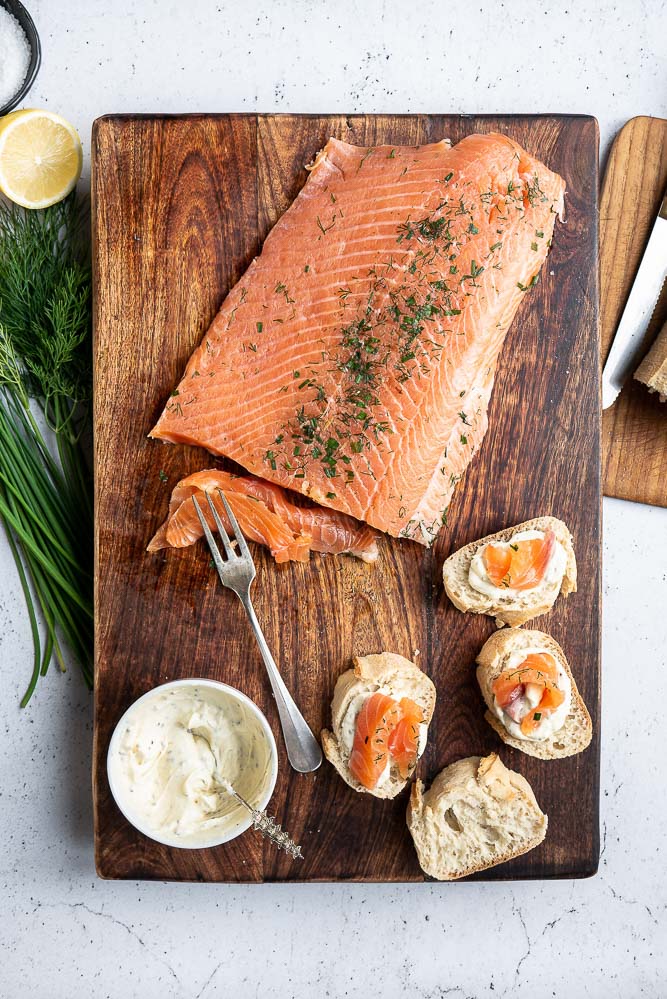 bruschetta met zalm, bruschetta zalm roomkaas, crostini met zalm, hapje met zalm, toastje met zalm, bruschetta recept