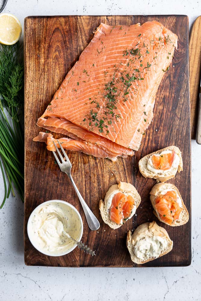 bruschetta met zalm, bruschetta zalm roomkaas, crostini met zalm, hapje met zalm, toastje met zalm, bruschetta recept