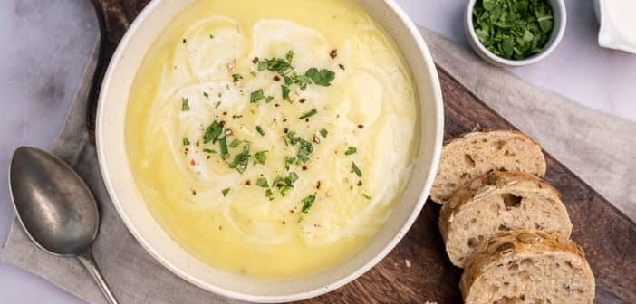 aardappel prei soep, aardappelsoep met prei, aardappel preisoep, recept, gezond, budget, recept, vegetarische soep, soep van aardappel en prei