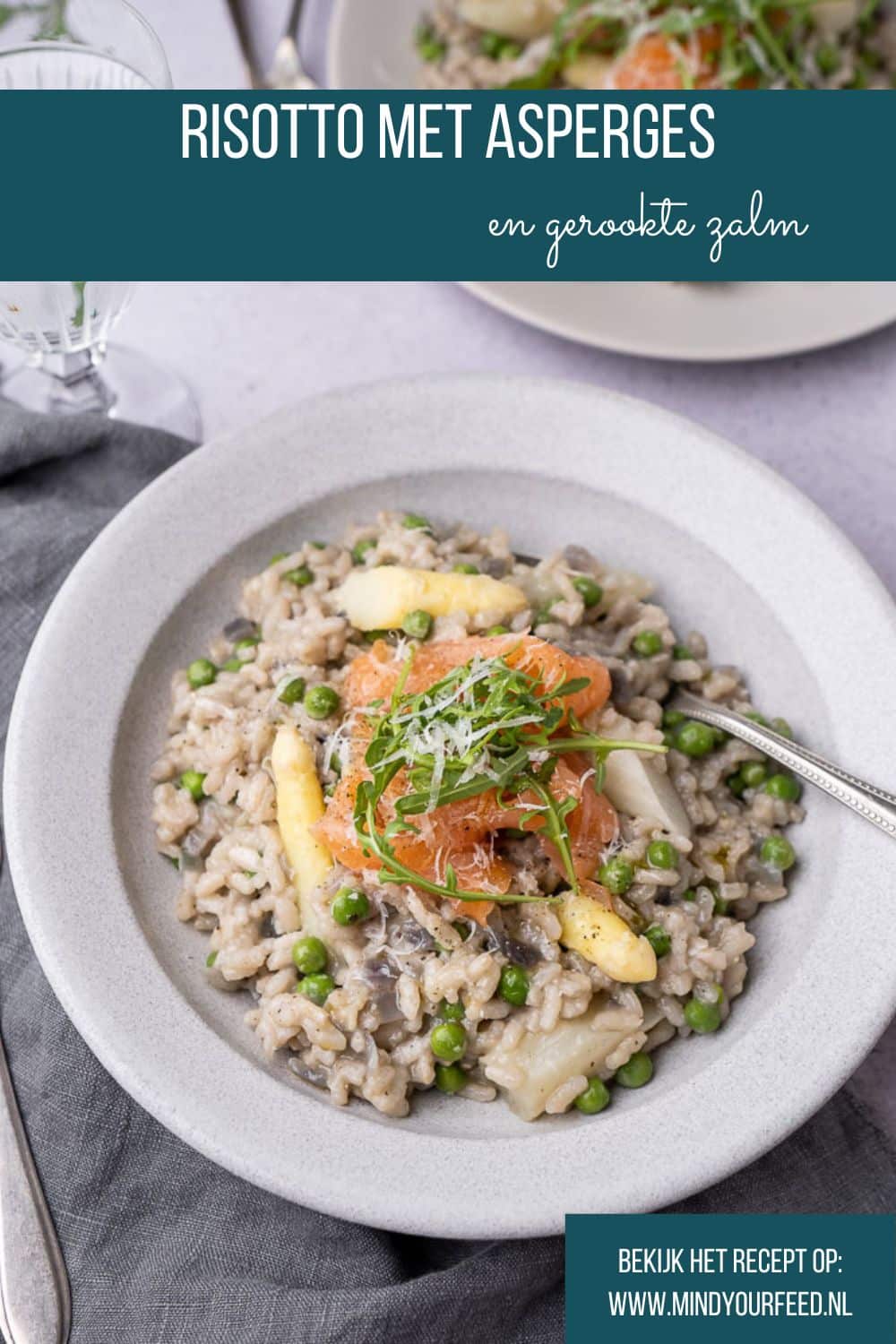 Risotto met asperges en gerookte zalm, Asperge risotto recept, Gerookte zalm risotto, Lente risotto met asperges, Romige risotto met asperges en zalm, Makkelijk risotto recept, Asperge seizoen recepten, Heerlijke aspergegerechten, Rijstgerecht met asperges en zalm, Verse ingrediënten in risotto