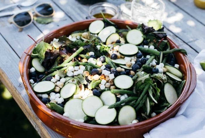 Linzen salade met geitenkaas en groene asperges