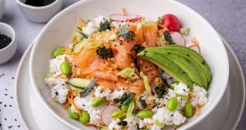 sushi salade, sushisalade, sushi bowl, zalm, gerookte zalm, poke bowl sushi, sushi rijst, sushi maken, sushi recept