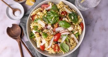 pastasalade met kip, pesto, tomaten, olijven, pasta salade recept, gezonde pastasalade, maaltijdsalade, pasta gezonde salade