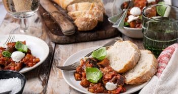 Caponata Caponata recept, Italiaanse aubergine stoofschotel, gestoofde aubergine, stoofgerecht aubergine, Siciliaanse caponata