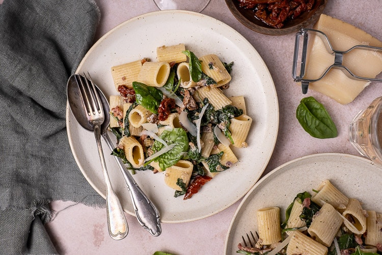 Pasta met spekjes en spinazie, pasta met roomkaas, pasta met champignons, pasta met Boursin, pasta recepten, makkelijke maaltijden