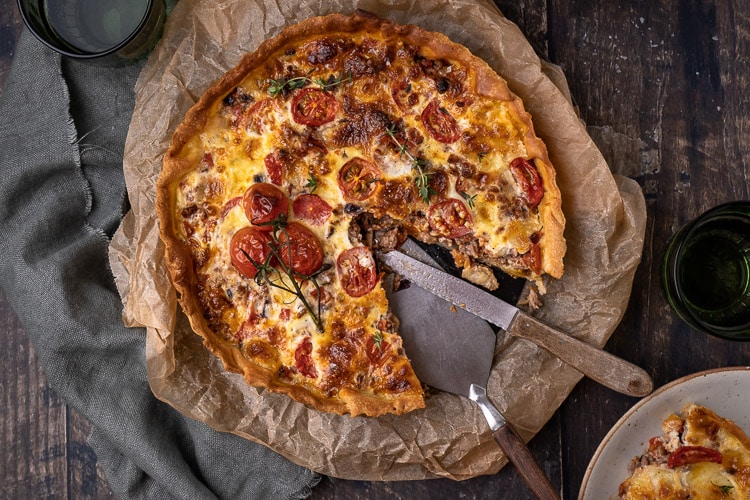 Quiche Bolognese, bolognesesaus, hartige taart met gehakt en tomatensaus, Italiaanse hartige taart, Italiaanse quiche, Italiaanse taart, pizza quiche, pizza met gehakt en tomaat, Allerhande