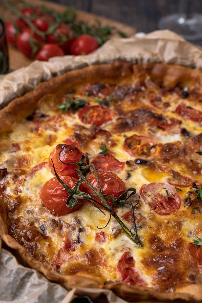 Quiche Bolognese, bolognesesaus, hartige taart met gehakt en tomatensaus, Italiaanse hartige taart, Italiaanse quiche, Italiaanse taart, pizza quiche, pizza met gehakt en tomaat