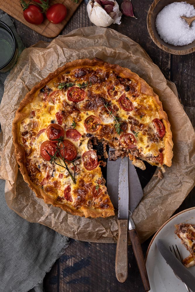 Quiche Bolognese, bolognesesaus, hartige taart met gehakt en tomatensaus, Italiaanse hartige taart, Italiaanse quiche, Italiaanse taart, pizza quiche, pizza met gehakt en tomaat