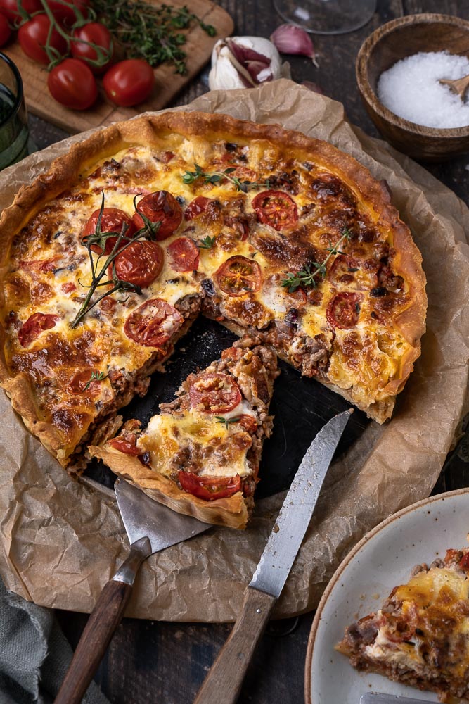 Quiche Bolognese, bolognesesaus, hartige taart met gehakt en tomatensaus, Italiaanse hartige taart, Italiaanse quiche, Italiaanse taart, pizza quiche, pizza met gehakt en tomaat