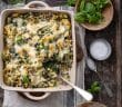 macaroni ovenschotel, macaroni uit de oven, macaroni al forno, Italiaans recept, ovenschotel gerecht, macaroni, gehakt, spinazie, bechamelsaus, ricotta, Parmezaanse kaas.