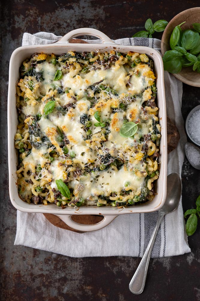 macaroni ovenschotel, macaroni uit de oven, macaroni al forno, Italiaans recept, ovenschotel gerecht, macaroni, gehakt, spinazie, bechamelsaus, ricotta, Parmezaanse kaas.