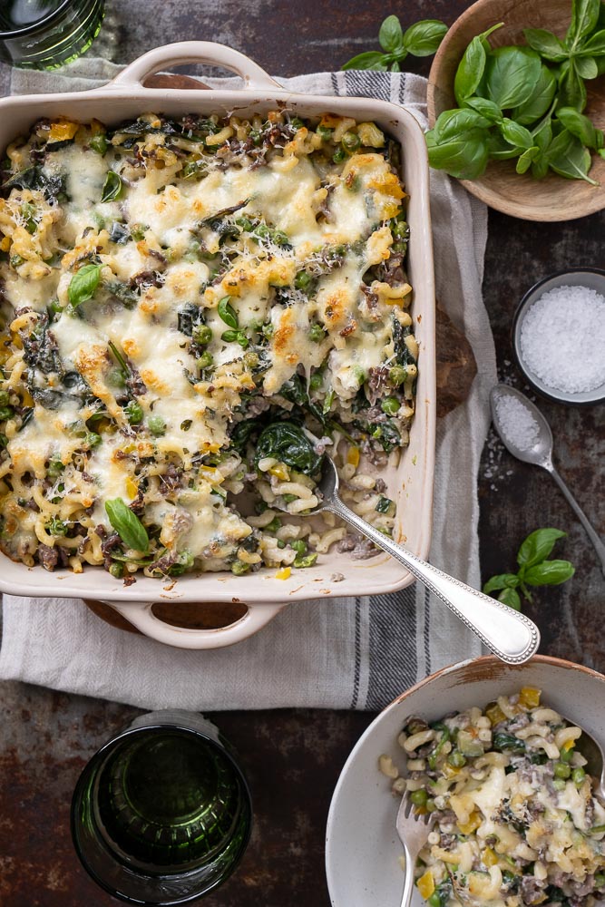 macaroni ovenschotel, macaroni uit de oven, macaroni al forno, Italiaans recept, ovenschotel gerecht, macaroni, gehakt, spinazie, bechamelsaus, ricotta, Parmezaanse kaas.