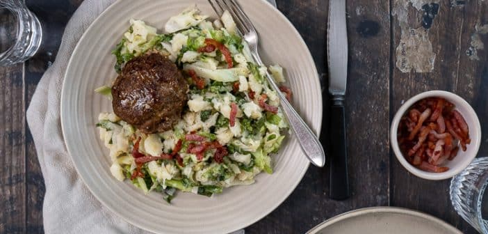 andijviestamppot, andijvie stamppot, recept stamppot rauwe andijvie, knolselderij, gehaktballen, met spekjes, andijvie stamppot met twist