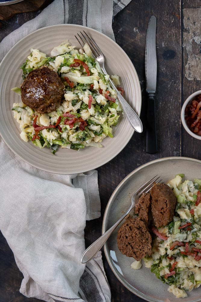 andijviestamppot, andijvie stamppot, recept stamppot rauwe andijvie, knolselderij, gehaktballen, met spekjes, andijvie stamppot met twist