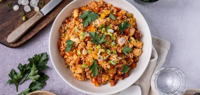 Jambalaya met kip en chorizo, kip jambalaya recept, makkelijk wereldgerecht, wereldgerechten recepten, eenpansgerecht, kip met rijst en chorizo, paella