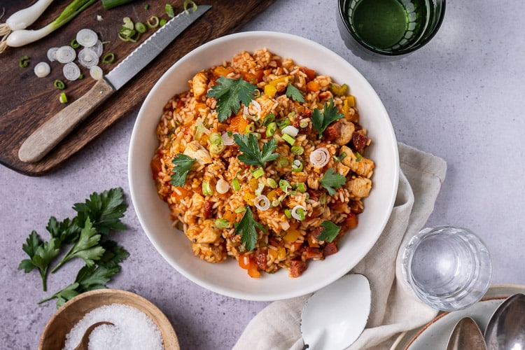 Jambalaya met kip en chorizo, kip jambalaya recept, makkelijk wereldgerecht, wereldgerechten recepten, eenpansgerecht, kip met rijst en chorizo, paella