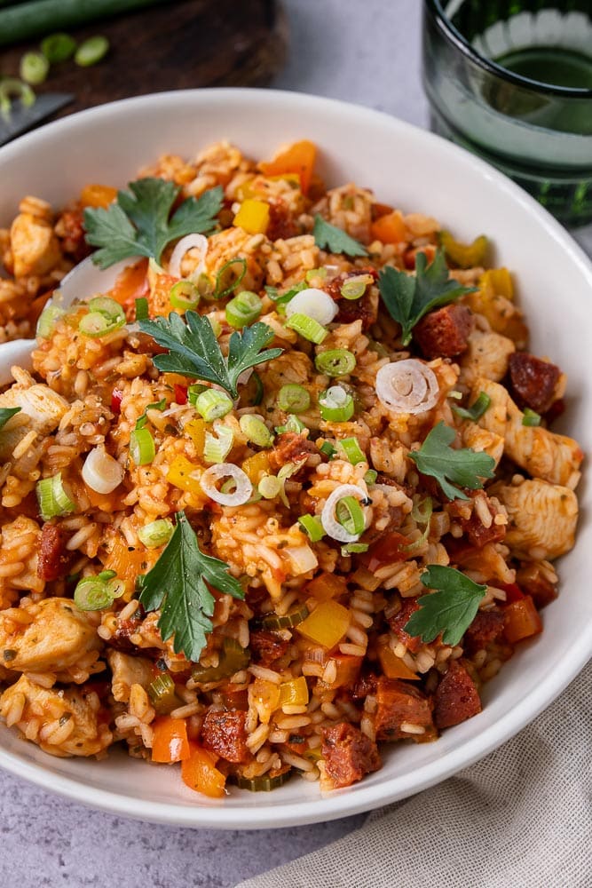 Jambalaya met kip en chorizo, kip jambalaya recept, makkelijk wereldgerecht, wereldgerechten recepten, eenpansgerecht, kip met rijst en chorizo, paella