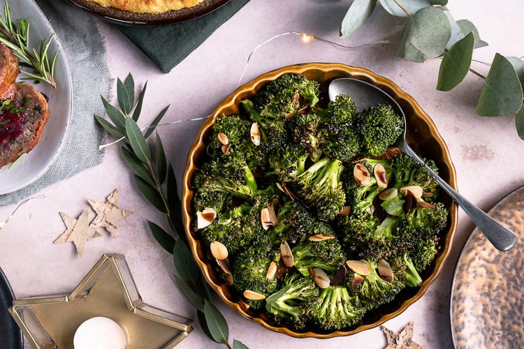 geroosterde broccoli uit de oven, gegrilde broccoli, bijgerecht, Kerst, feest, broccoli roosteren, balsamico, Parmezaanse kaas, recept, gezond