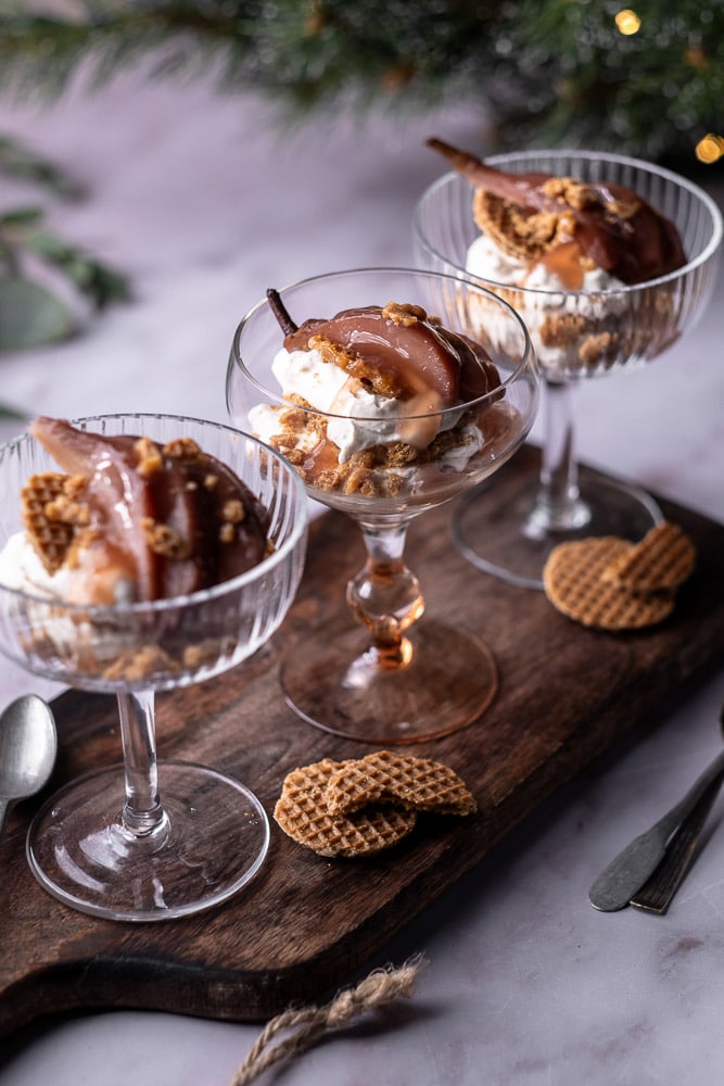 stroopwafel dessert, nagerecht, toetje, stroopwafel tiramisu, Hollands nagerecht, recept, stroopwafel met mascarpone en slagroom, zelfgemaakte stoofperen