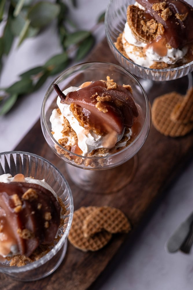 stroopwafel dessert, nagerecht, toetje, stroopwafel tiramisu, Hollands nagerecht, recept, stroopwafel met mascarpone en slagroom, zelfgemaakte stoofperen