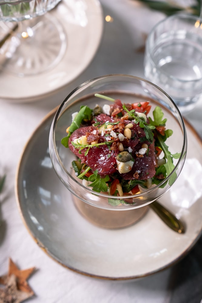 carpaccio amuse, carpaccio amuse in een glaasje, Italiaanse amuse, carpaccio voorgerecht, budget recepten Kerst, kerst amuse, kerst amuses in een glaasje