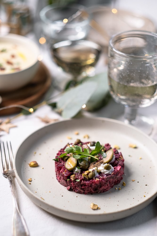 tartaar van rode biet, biet tartare, vegetarische steak tartare, steak tartaar, voorgerecht, recept, Kerst, budget recepten, kastanjechampignons