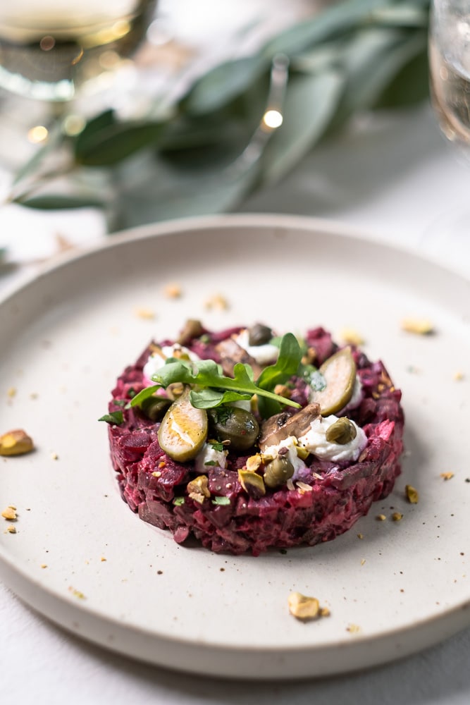 tartaar van rode biet, biet tartare, vegetarische steak tartare, steak tartaar, voorgerecht, recept, Kerst, budget recepten, kastanjechampignons