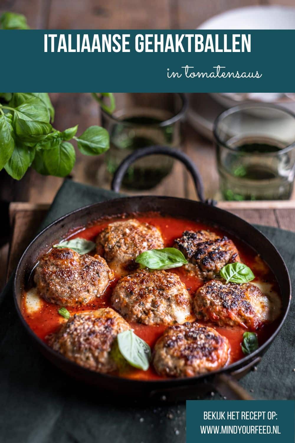 Italiaanse gehaktballen, Italiaanse gehaktballetjes, recept, tomatensaus, verse Italiaanse kruiden, Parmezaanse kaas, mozzarella, in de pan