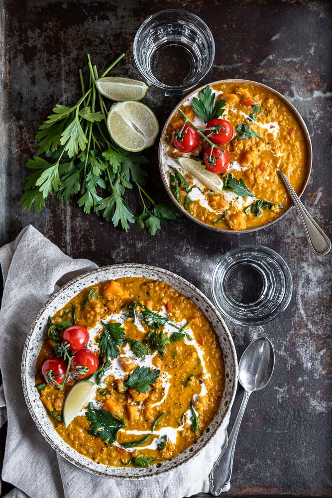 Makkelijk recept voor Marokkaanse linzensoep, gemaakt van rode linzen, met zoete aardappel en spinazie, traditionele linzensoep met groenten, meer linzensoep recepten, Turkse linzensoep