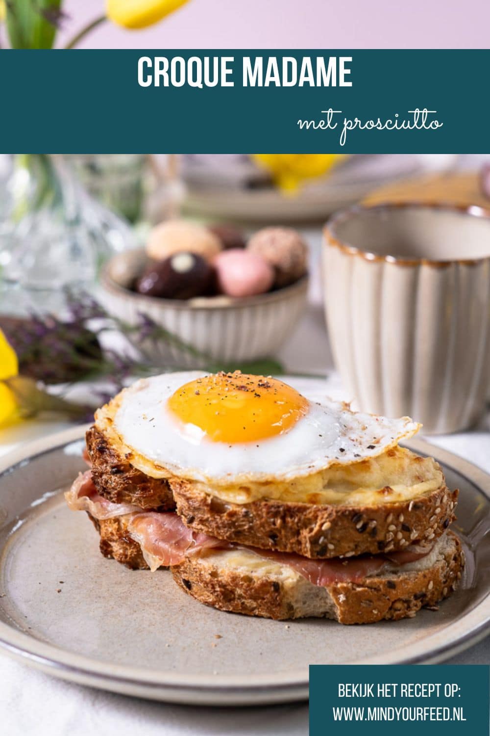 Croque madame, een meer dan luxe broodje met lekker veel kaas, prosciutto en een spiegel-eitje on top... Eigenlijk is dit gewoon een geweldige ham-kaas tosti met vooral lekker veel kaas. Ik herhaal, lekker veel kaas! Deze Franse klassieker is heerlijk als hartig ontbijt of als stevige lunch.