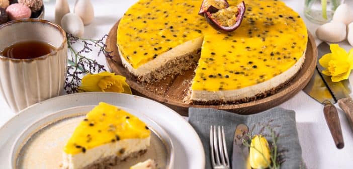 Oh, kijk deze mango cheesecake met passievrucht nou toch! Een heerlijke no-bake cheesecake met tropische smaken van mango en passievrucht. Deze luchtige kwarktaart is lekker fris, subtiel zoet en bovenal ontzettend lekker!